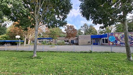 voorkant voormalig montessorischool
